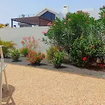 Buganvillas 77 *